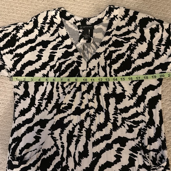 INC International Concepts Black and White Zebra 🦓 Ruched Short Sleeve Tunic Top - Picture 7 of 10